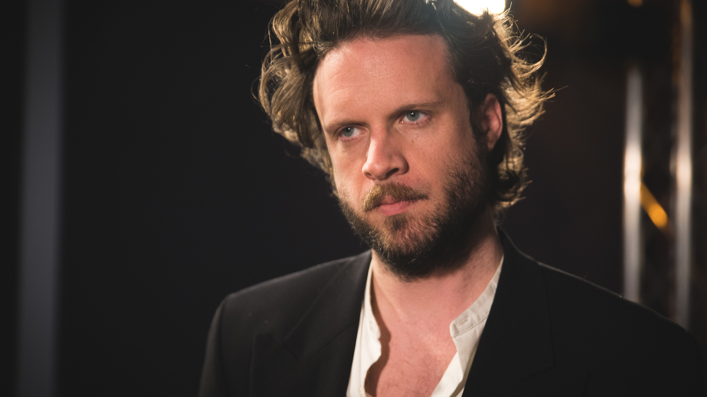 Father John Misty trình diễn The Dead Mouse One – Một hành trình âm nhạc đầy cảm xúc