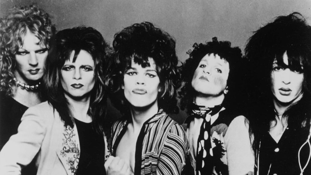 New York Dolls và di sản bất hủ: Hành trình âm nhạc và sự ra đi của David Johansen